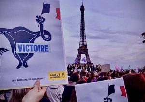 Francia incorpora el derecho al aborto a su Constitución